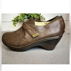 JBU Jambu Sedona 9M Brown Vegan Leather Clogs Slip On Shoes Womens Wedge EUC